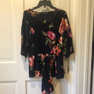 West Kei Julianne Tie Front Top size small